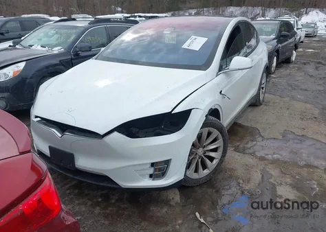 2017 Tesla Model X 100D/75D/90D z USA, uszkodzony, nr VIN 5YJXCBE21HF057705